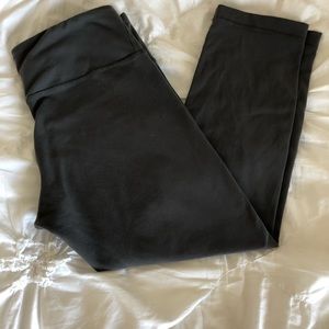 Lululemon - grey mid rise cropped legging - size 6